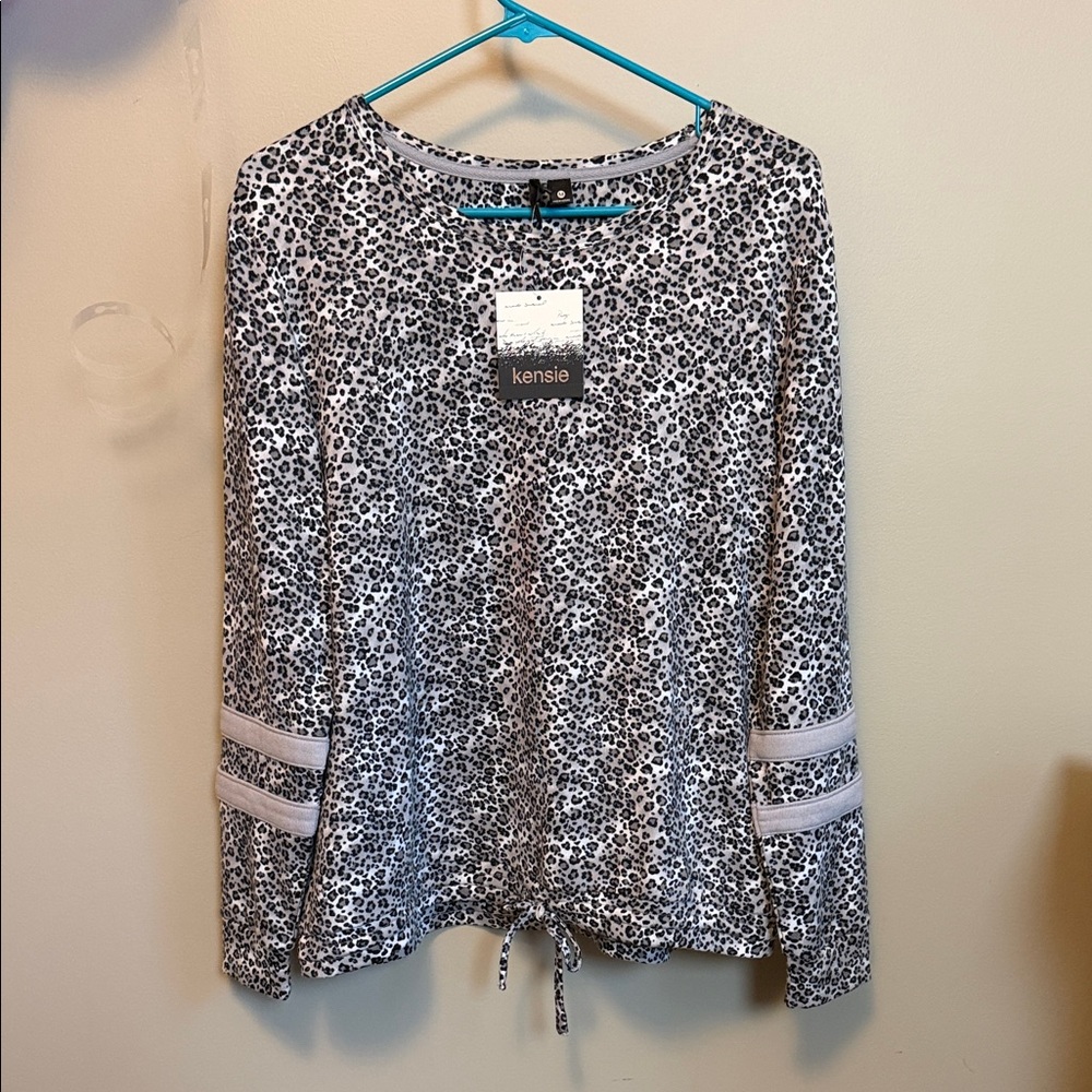 KENSIE Size Medium Black & Gray Leopard-Print Long Sleeve Drawstring Top - Picture 4 of 7
